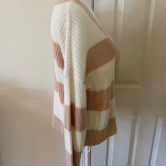 AE women’s crop striped sweater size S, blush pink and ivory - Picture 4 of 7